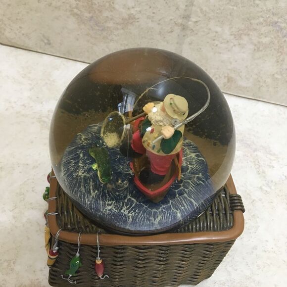 MR CHRISTMAS NORTH LODGE FISHING THEME SNOW GLOBE - Picture 6 of 12